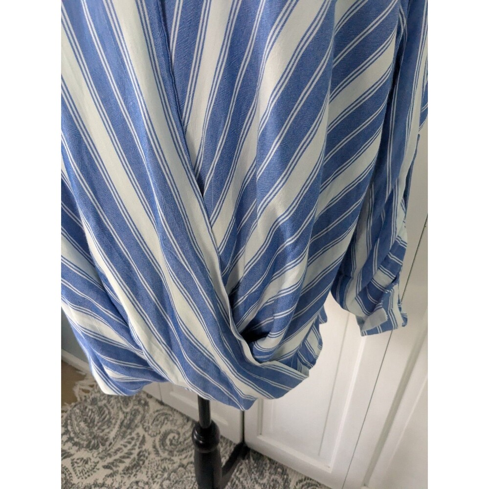 KUT From The Kloth Top Womens 2X Blue White Striped Blouse Cross Over Nautical - Picture 4 of 15